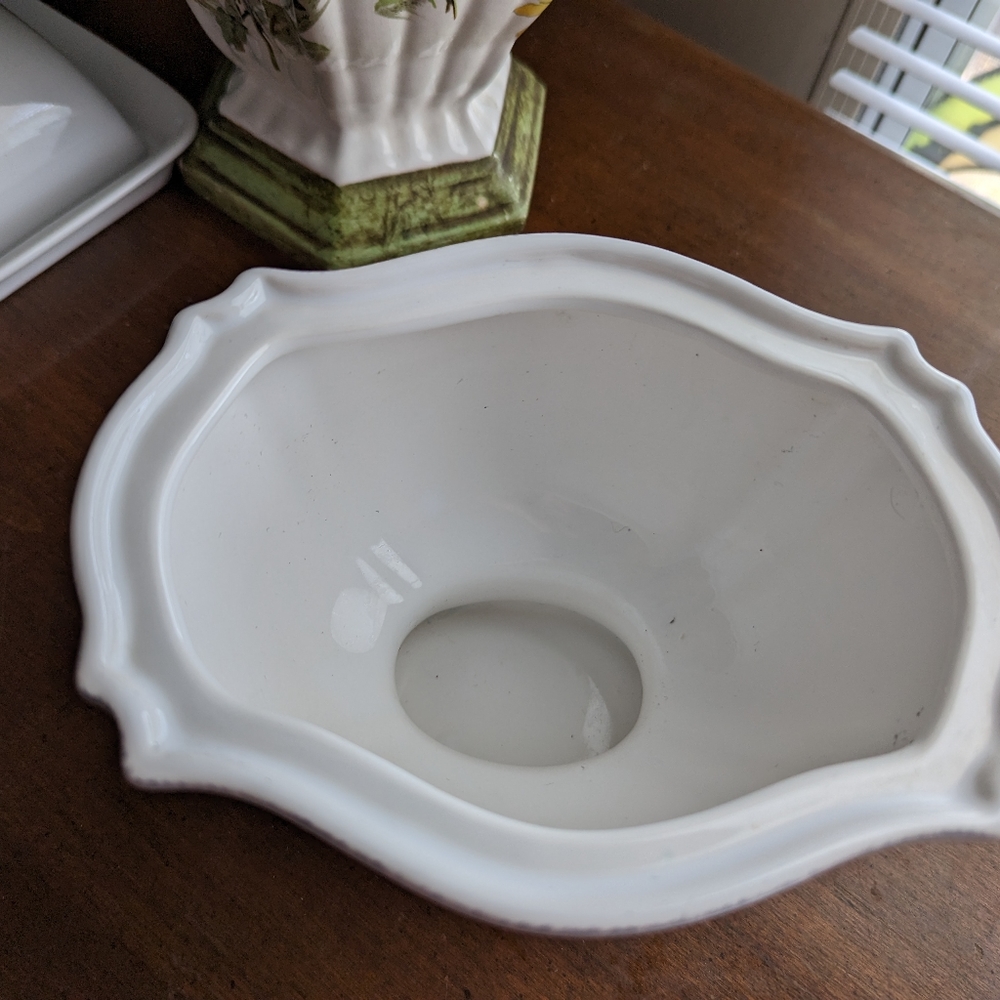 Southern Living Container w lid - Picture 5 of 6
